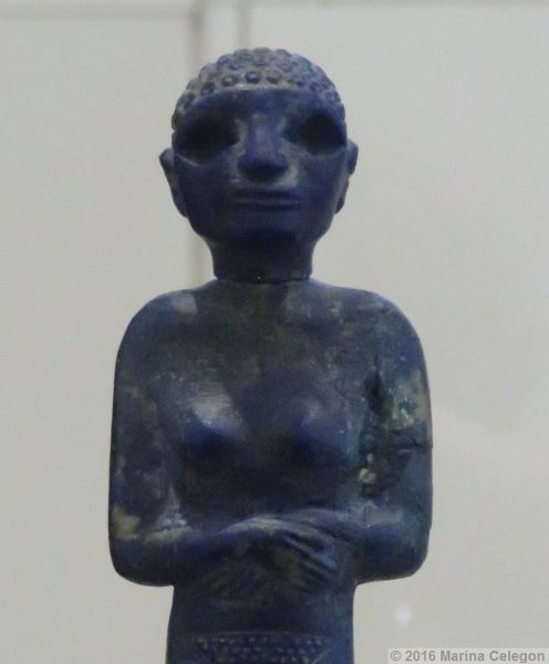 Marina CELEGON. Un antica figura femminile in lapislazzuli.